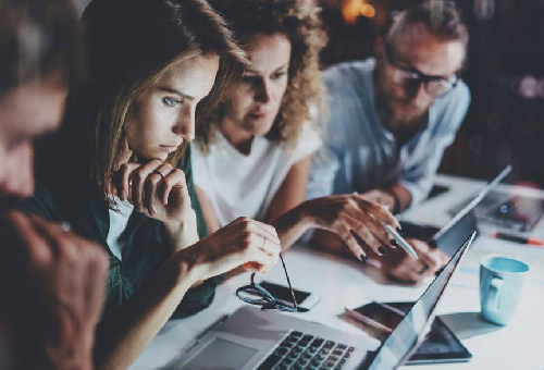 電子商務(wù)專業(yè)該何去何從？