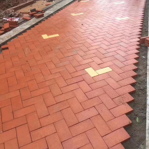 泉州現(xiàn)代科技生態(tài)地鋪石施工方法